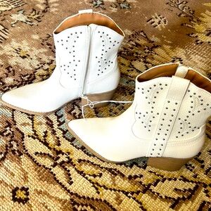 Western cowgirl boots!